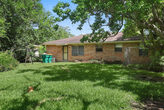 605 Honeysuckle Drive, La Marque, TX 77568