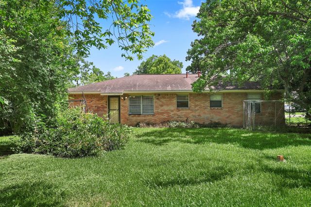 605 Honeysuckle Drive, La Marque, TX 77568