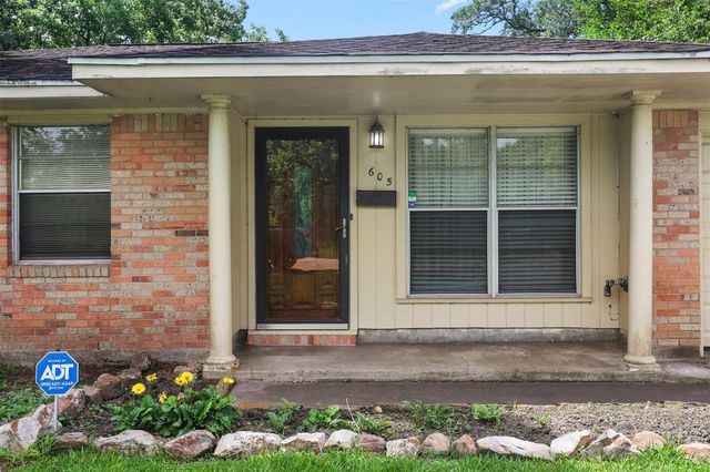 605 Honeysuckle Drive, La Marque, TX 77568
