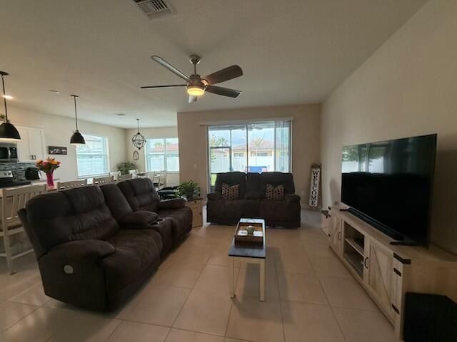 7986 NW Greenbank Circle, Port St. Lucie, FL 34987