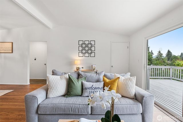 15805 SE 12th Place, Bellevue, WA 98008