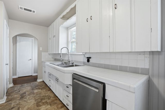 2325 Halbert Street, Fort Worth, TX 76112