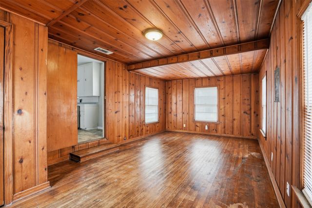 2325 Halbert Street, Fort Worth, TX 76112