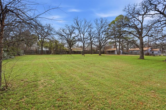 2325 Halbert Street, Fort Worth, TX 76112