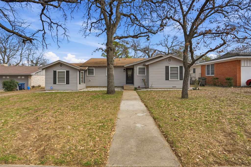 2325 Halbert Street, Fort Worth, TX 76112