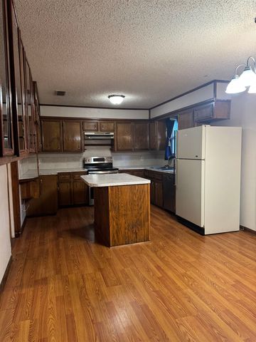 13 Circle Rd, Longview, TX 75604