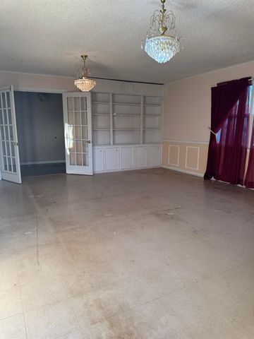 13 Circle Rd, Longview, TX 75604