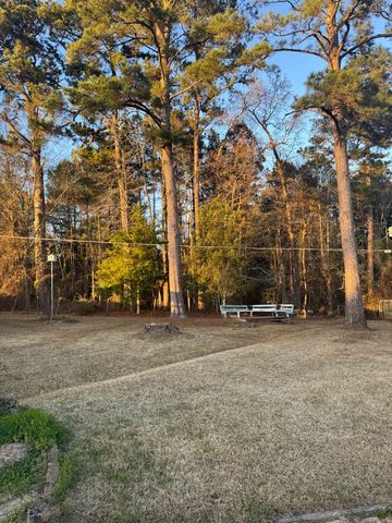 13 Circle Rd, Longview, TX 75604