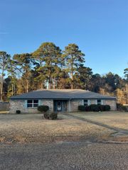 13 Circle Rd, Longview, TX 75604