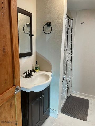 907 E Montana St., Livingston, MT 59047