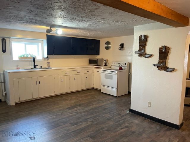 907 E Montana St., Livingston, MT 59047