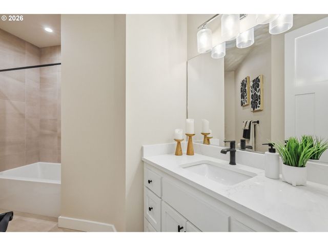 2153 MAJESTIC Pl, Eugene, OR 97403