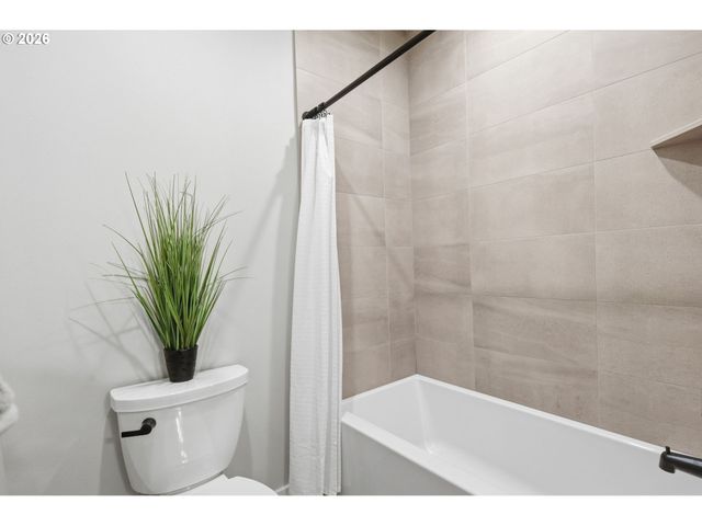 2153 MAJESTIC Pl, Eugene, OR 97403