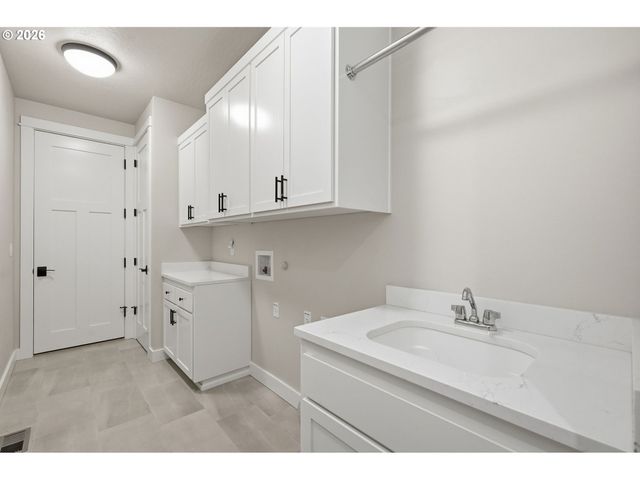 2153 MAJESTIC Pl, Eugene, OR 97403