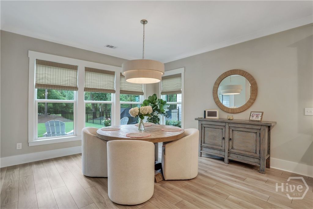 Image 12 of property listing at 458 Mandeville Drive, Richmond Hill, GA 31324