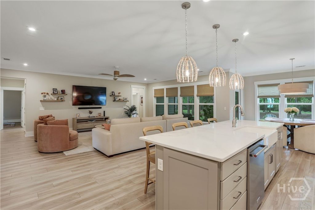 Image 13 of property listing at 458 Mandeville Drive, Richmond Hill, GA 31324