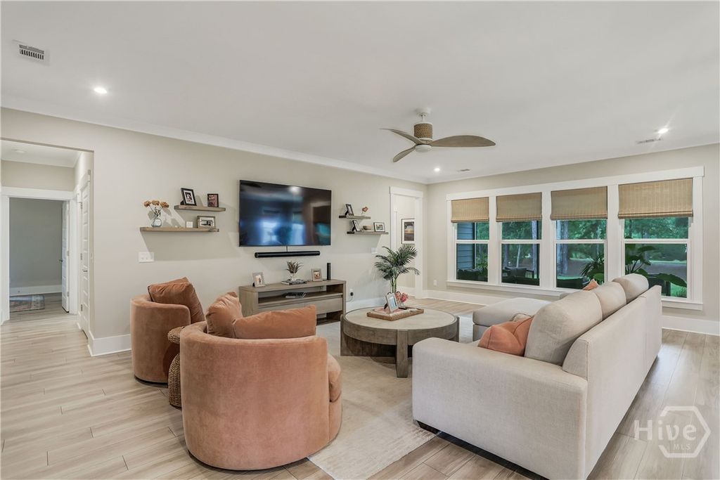 Image 15 of property listing at 458 Mandeville Drive, Richmond Hill, GA 31324
