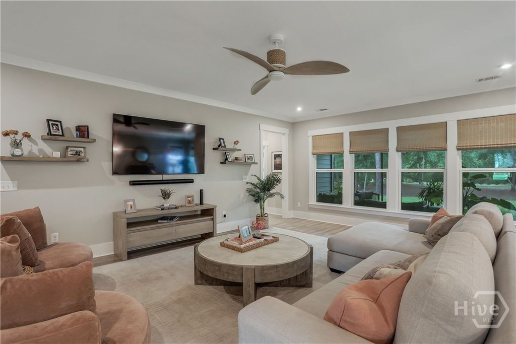 Image 16 of property listing at 458 Mandeville Drive, Richmond Hill, GA 31324