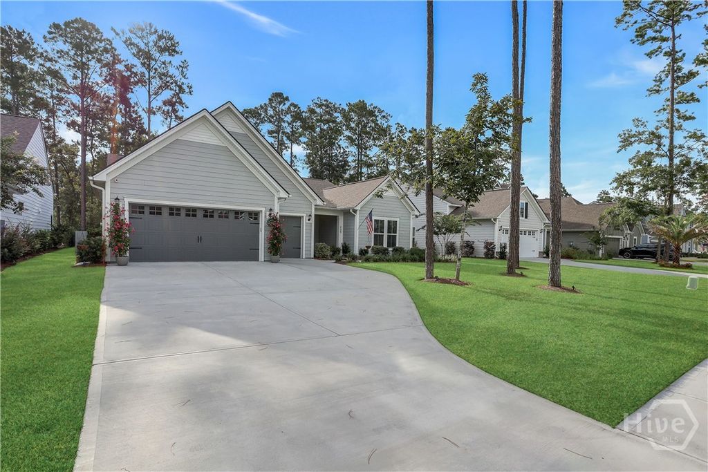 Image 5 of property listing at 458 Mandeville Drive, Richmond Hill, GA 31324