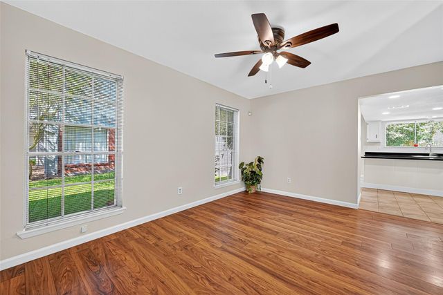 813 Lakeview Drive, Sugar Land, TX 77498