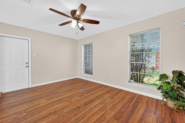 813 Lakeview Drive, Sugar Land, TX 77498