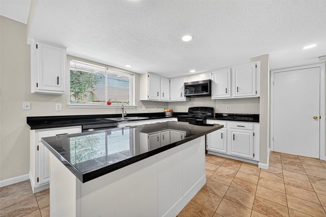 813 Lakeview Drive, Sugar Land, TX 77498