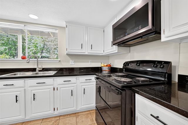 813 Lakeview Drive, Sugar Land, TX 77498