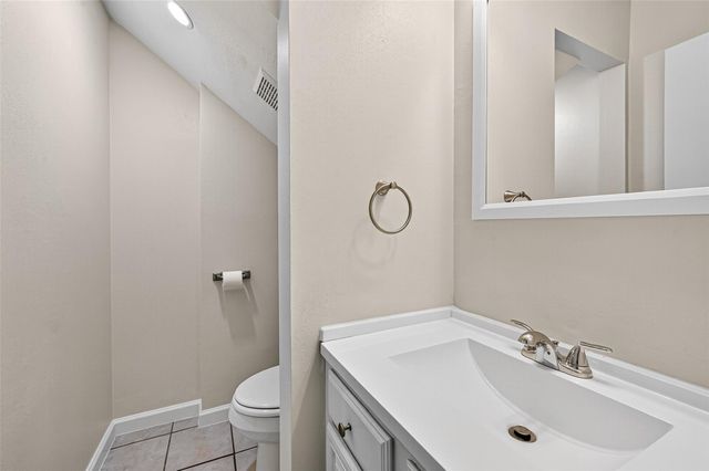 813 Lakeview Drive, Sugar Land, TX 77498