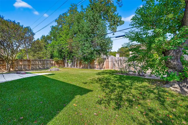 813 Lakeview Drive, Sugar Land, TX 77498