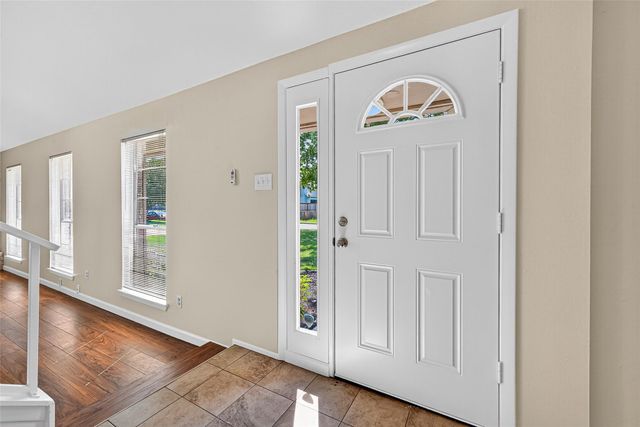 813 Lakeview Drive, Sugar Land, TX 77498