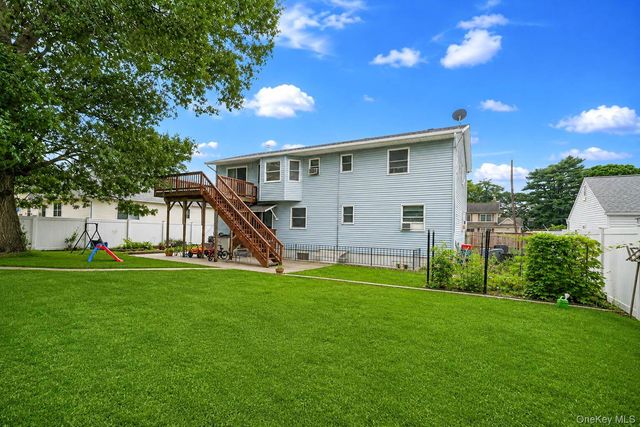 107 Cedar Oaks Avenue, Farmingville, NY 11738