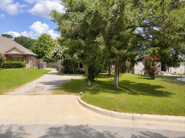 3229 Hiawatha Trail, Lake Worth, TX 76135