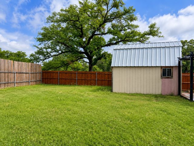 3229 Hiawatha Trail, Lake Worth, TX 76135