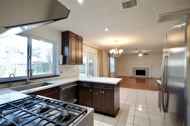 3211 Double Lake Drive, Missouri City, TX 77459