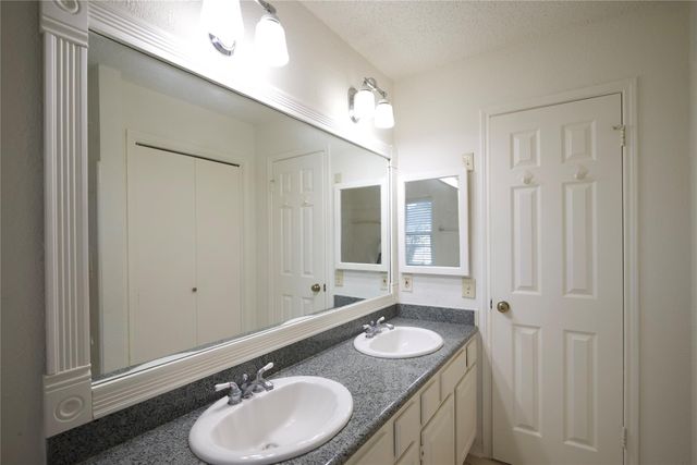 3211 Double Lake Drive, Missouri City, TX 77459