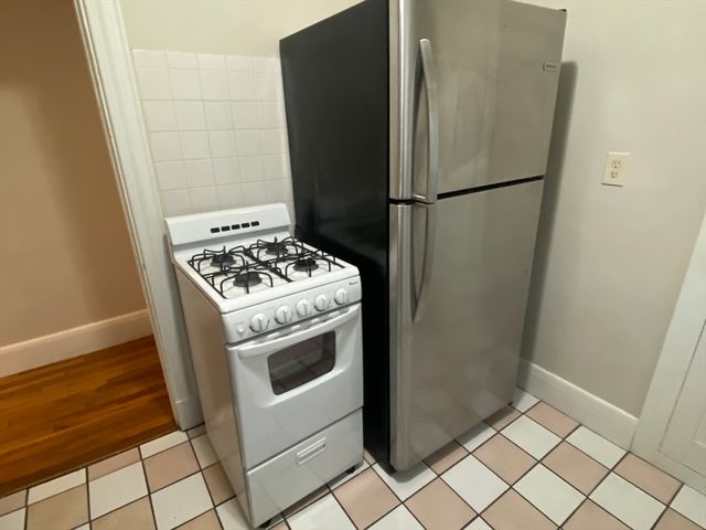 81 Whiting St 21, Lynn, MA 01902