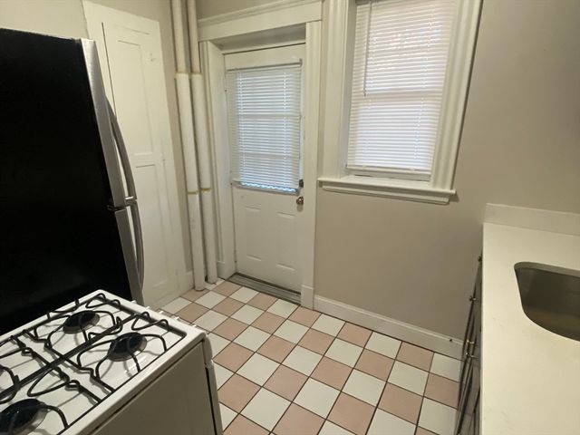 81 Whiting St 21, Lynn, MA 01902