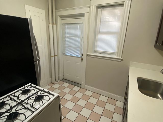 81 Whiting St 21, Lynn, MA 01902