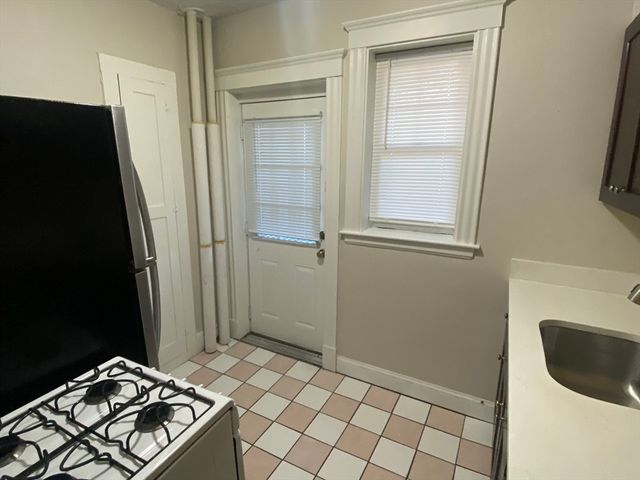 81 Whiting St 21, Lynn, MA 01902