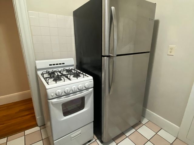 81 Whiting St 21, Lynn, MA 01902