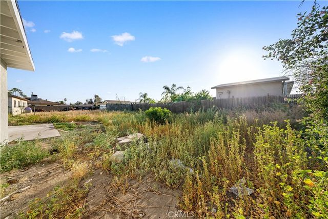8646 Tamarind Avenue, Fontana, CA 92335