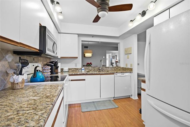 7301 29TH AVENUE DR W 105, Bradenton, FL 34209
