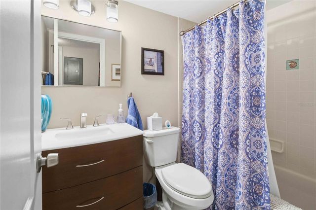 7301 29TH AVENUE DR W 105, Bradenton, FL 34209