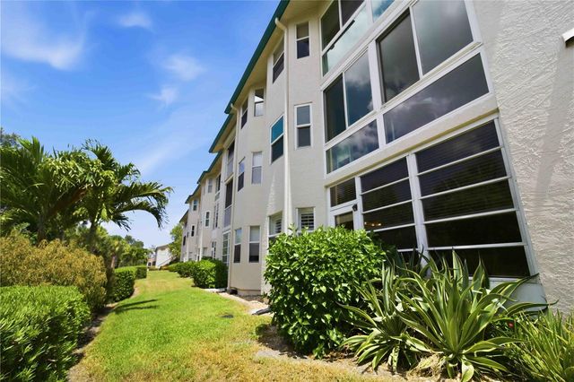 7301 29TH AVENUE DR W 105, Bradenton, FL 34209