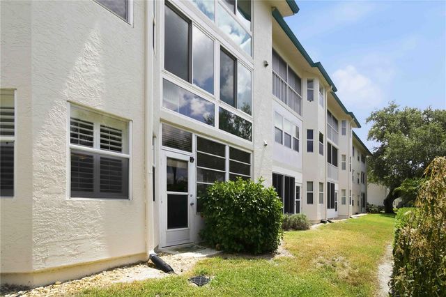 7301 29TH AVENUE DR W 105, Bradenton, FL 34209