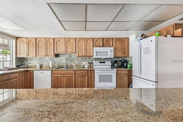 7301 29TH AVENUE DR W 105, Bradenton, FL 34209