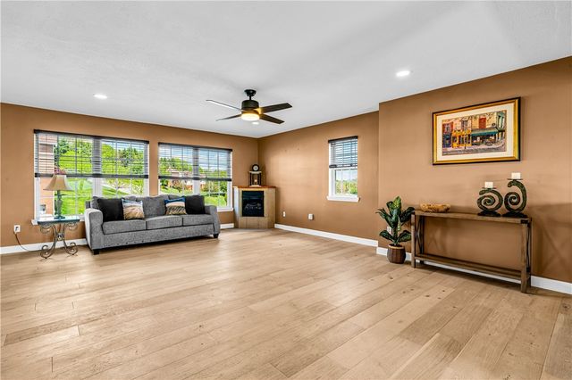 501 Wingate Dr, Robinson Twp, PA 15205
