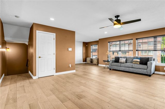 501 Wingate Dr, Robinson Twp, PA 15205