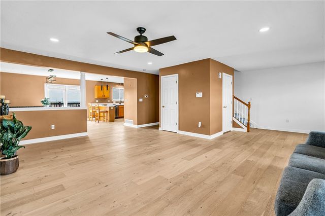 501 Wingate Dr, Robinson Twp, PA 15205