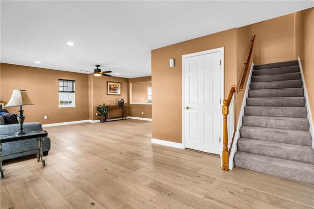 501 Wingate Dr, Robinson Twp, PA 15205